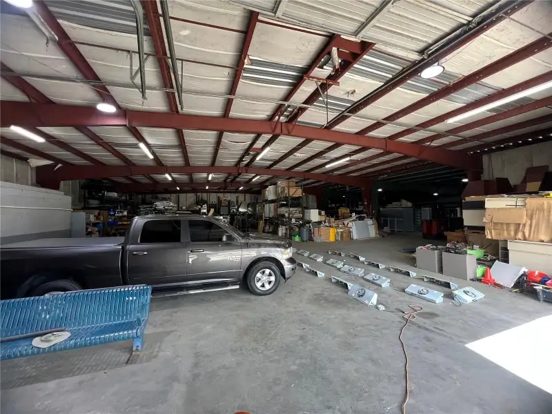 15,000 Sf Industrial Property on 1.72 Acres Near Lake City Gateway Airport