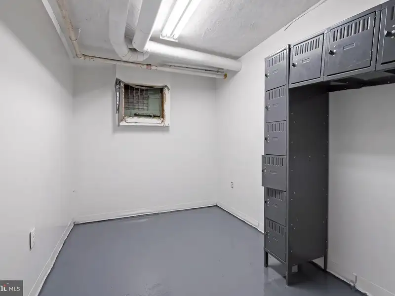 Two Storefronts in Towson: Restaurant and Vacant Space for Lease