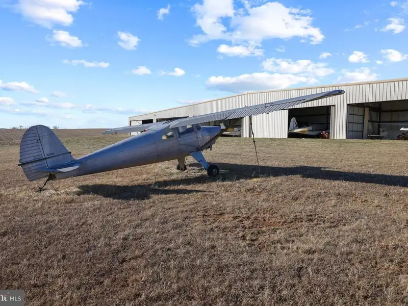 Baublitz Commercial Airport: 10 Acres with Hangars and Income Opportunities in York County, Pa
