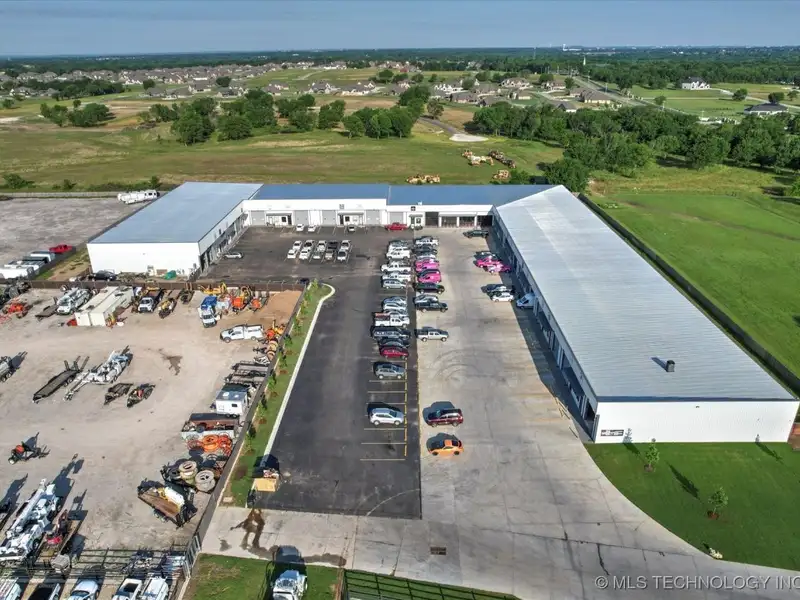 62,800 Sq Ft Insulated Industrial Building with Flexible Units in Prime Location