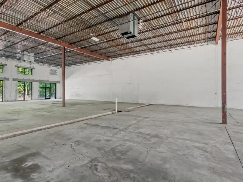 Industrial/flex Building in Prime Atlanta Location with Recent Upgrades and Parking Options