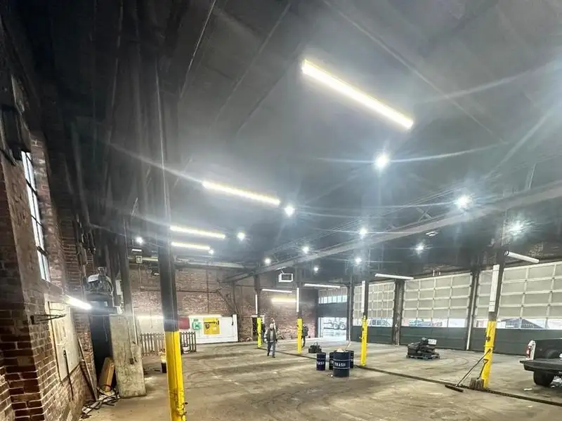 Industrial Building with 6 Bay Truck Repair Facility on 1.47 Acres Near Downtown
