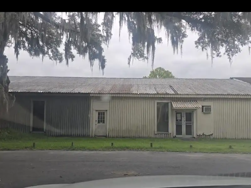 Commercial Property with Multiple Buildings in Prime Ridgeland Location