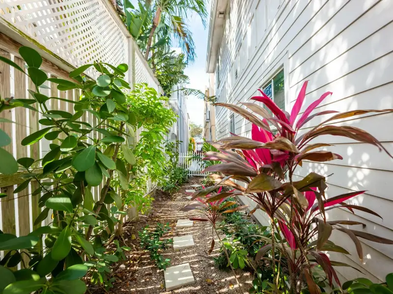 Mixed-use Compound with Residential and Commercial Units in Key West, Built 2021
