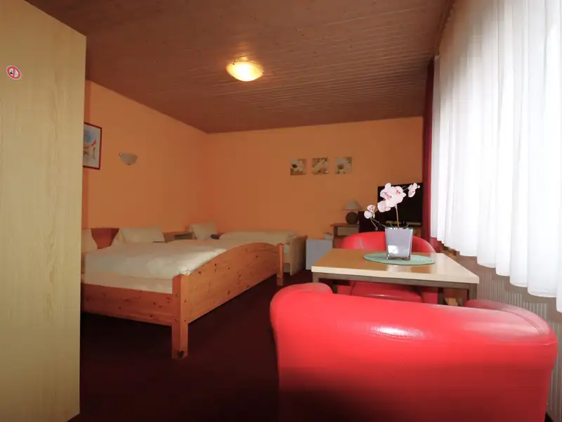 Restaurant and Guest Accommodation with Owner's Apartment in Modernized Facility