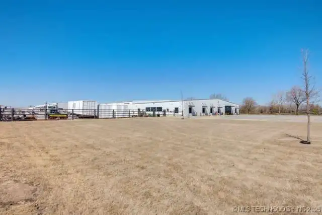 Modern Office/warehouse for Lease in Commercial General Zone - 22,080 Sf Total Space