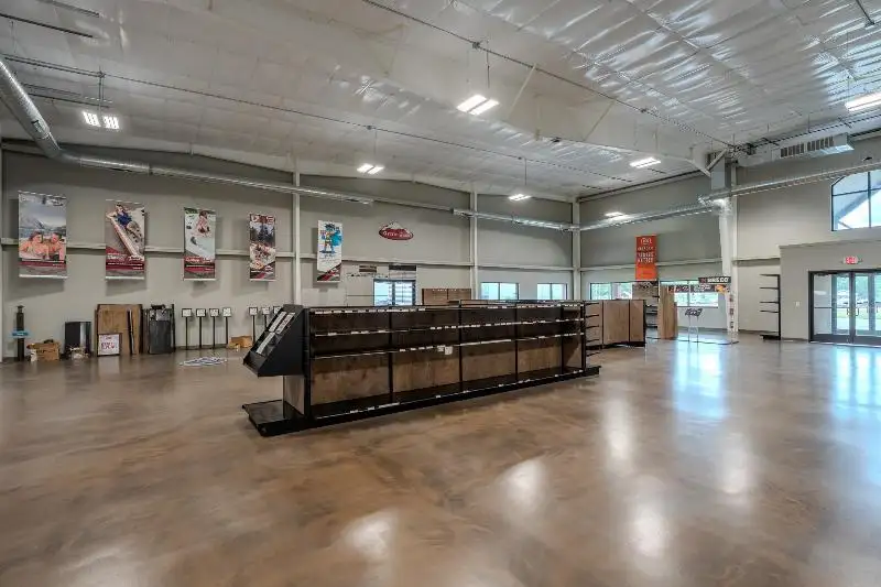 Prime Retail and Warehouse Buildings for Sale on Main St with High Traffic Counts