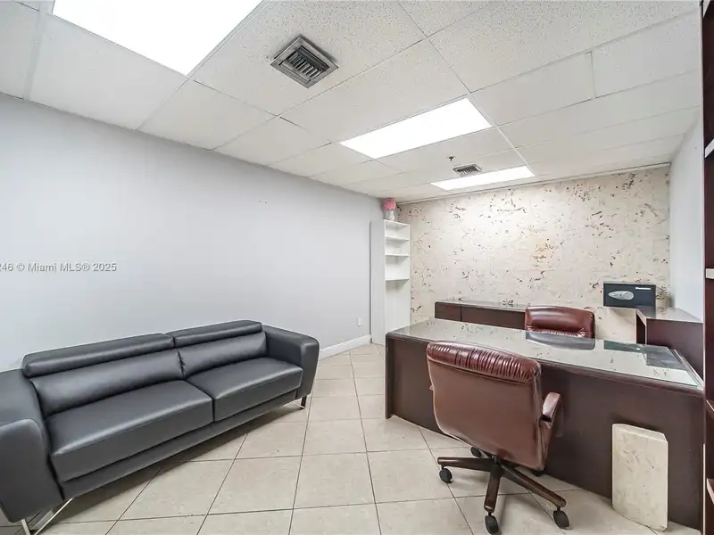 Commercial Property in Doral - Prime Location Near Miami International Airport and Amenities