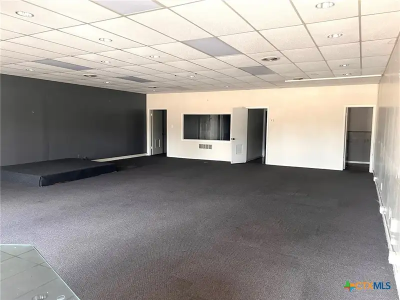 Commercial Building with 4 Suites Near I-14 and E Veterans Memorial Blvd