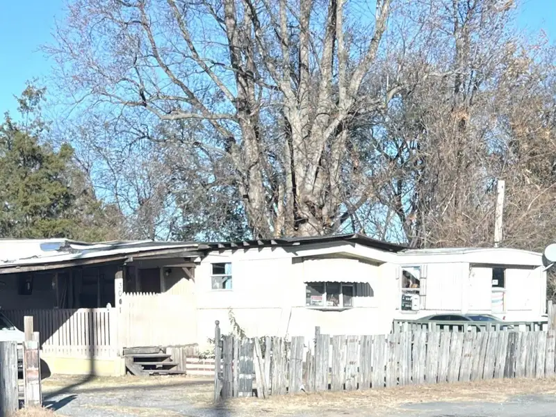 Mobile Home Park with 4 Trailers in North Little Rock, C4 Zoning