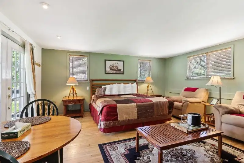 Turnkey B&b and Event Center in Wisconsin Dells with 17 Guest Suites