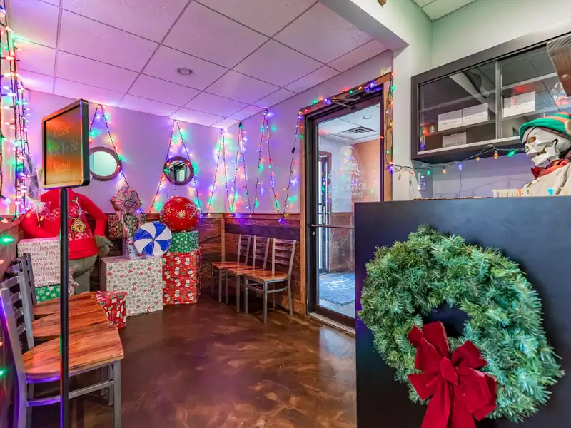 Renovated Commercial Building with Land for Sale in Central Location, Ideal for Restaurant