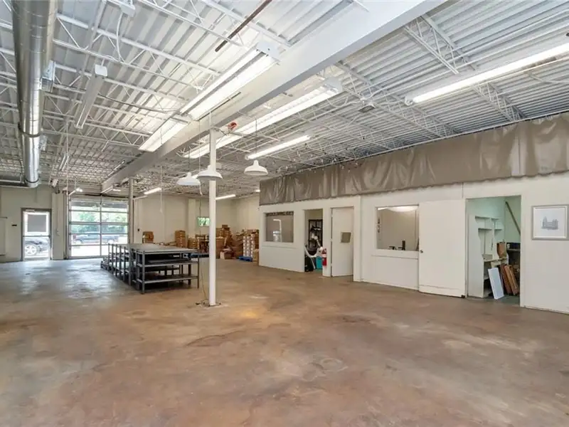 Prime Commercial Space with Dual Storefronts in Midtown, Mobile