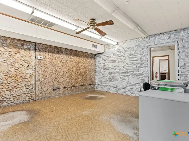High-visibility Industrial Property with Multiple Access Points in Killeen Area