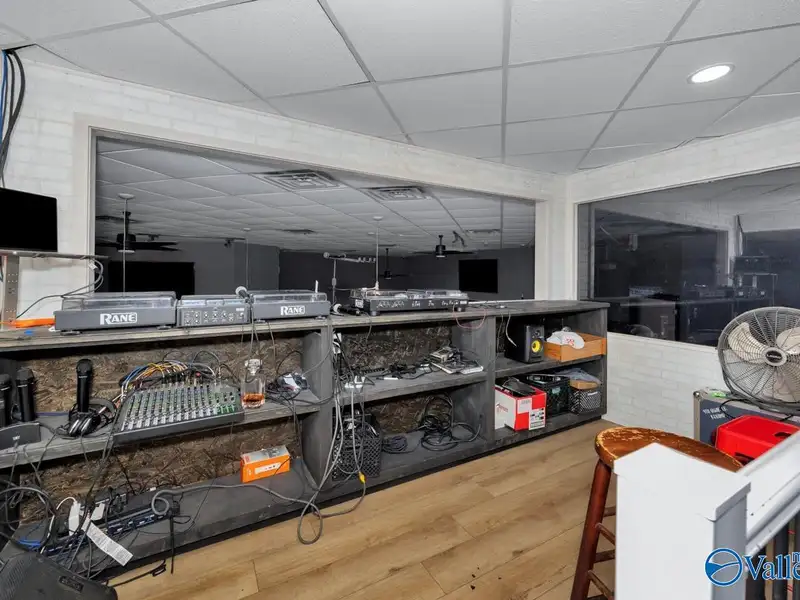 Commercial Property in Mid City Huntsville - Versatile Space with Kitchen and Offices