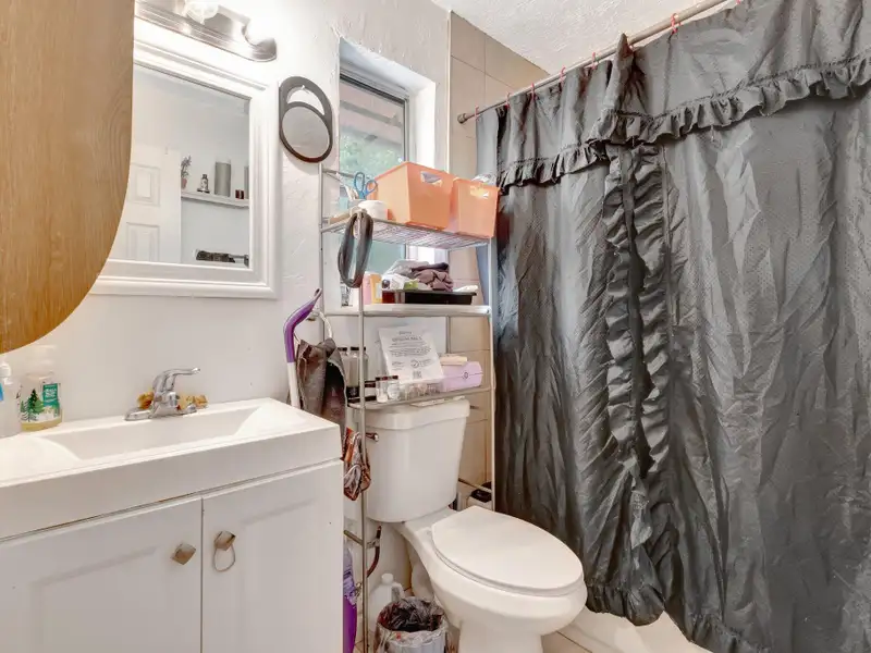 Well-maintained 6-unit Multifamily Property in South Florida with Value-add Potential
