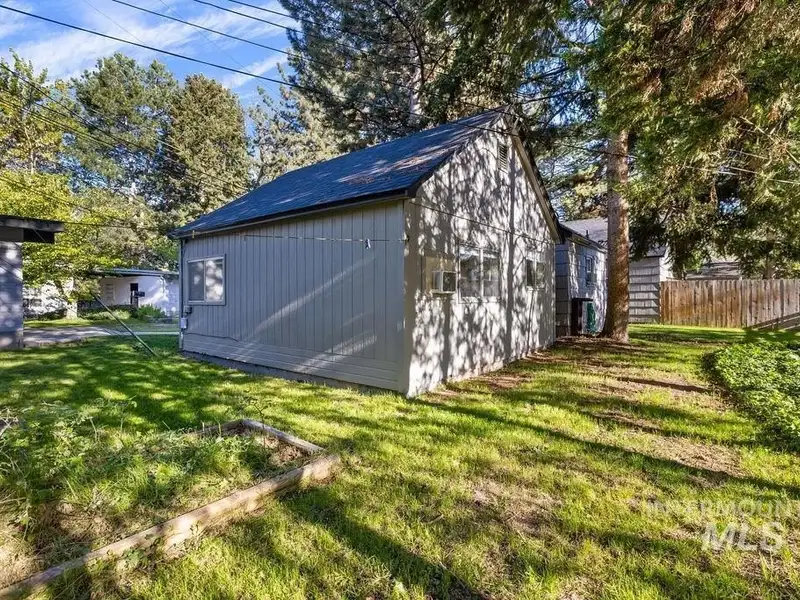 Unique Duplex and Bungalows in Boise Bench on over Half an Acre