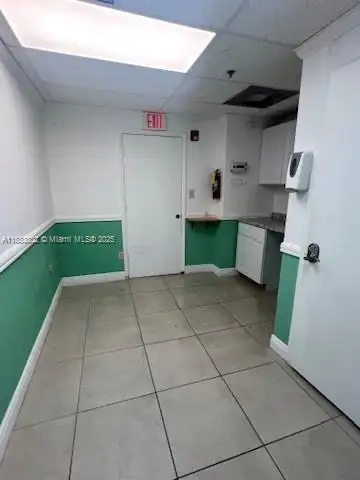 Spacious Corner Medical Office Unit in Central Hialeah – 2,552 Sq Ft