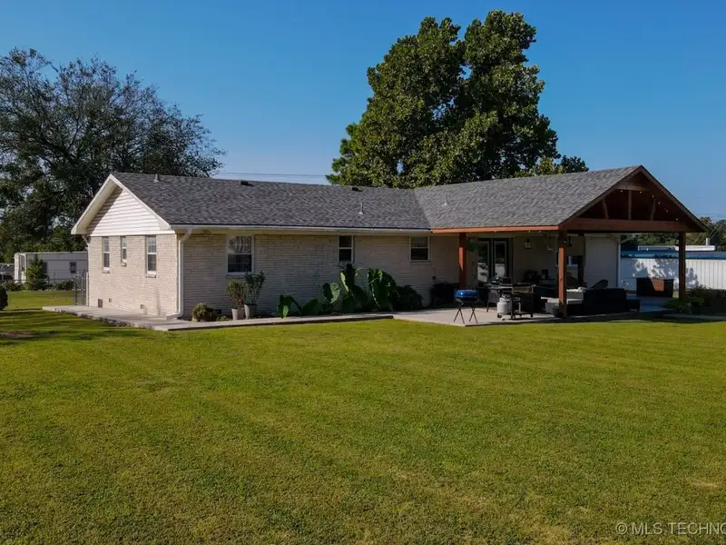Commercial Property with House and Shops on 2 Acres in Coweta Near Casino