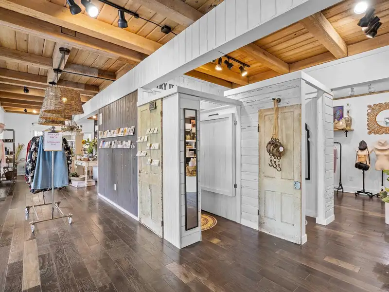 Retail Space for Lease in Pawleys Island's Island Shops - 1,722 Sf