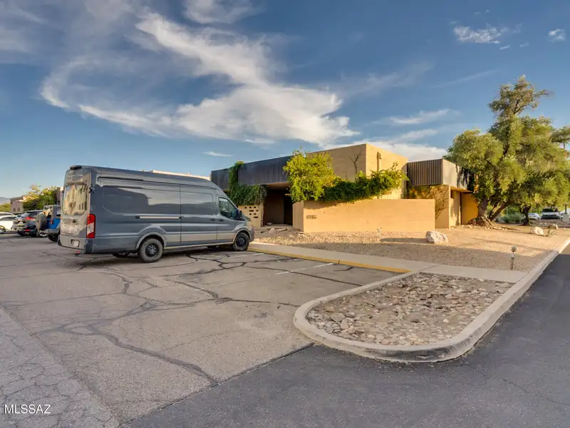 2,975 Sqft Office Space for Sale in Prime Broadway and Wilmot Location with Parking Lot