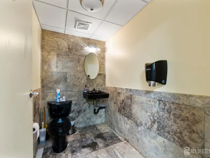 Renovated 3,345 Sf Medical Condo in Ferris Plaza, East Brunswick