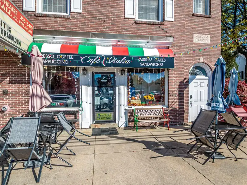 Established Coffee and Sweet Shop in Prime North Conway Village Location