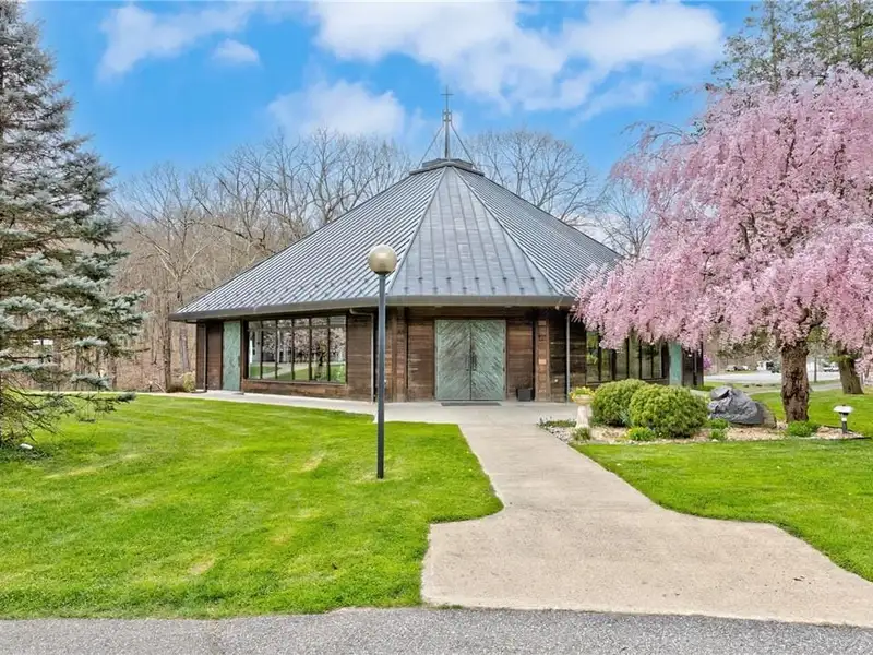 Versatile 75-acre Retreat Center in Hyde Park with Multiple Buildings and Amenities