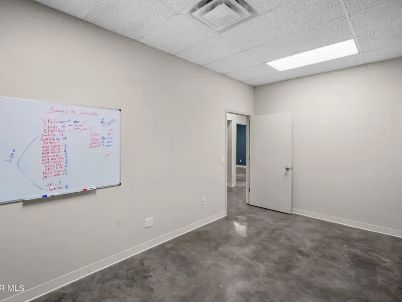 2,750 Sq Ft Office Space for Rent in Established Shopping Center Near Montwood and Yarbrough