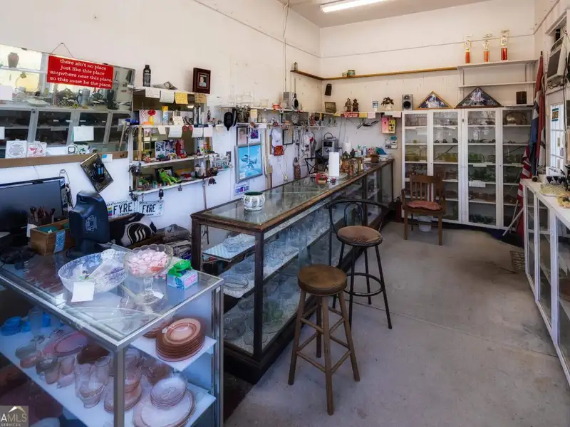 4-acre Commercial Property with Antique Shop and Warehouse on Us Hwy 17, Woodbine