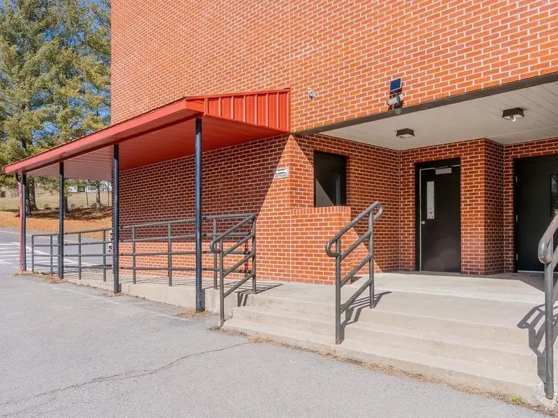 Expansive 44,962 Sf Property on 5 Acres in Historic Franklin - Versatile Development Opportunity