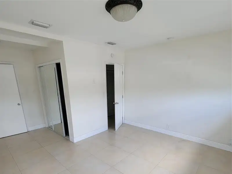 Turnkey Multifamily Investment: 8 Furnished Studios & 2/2 Apartment Near Las Olas