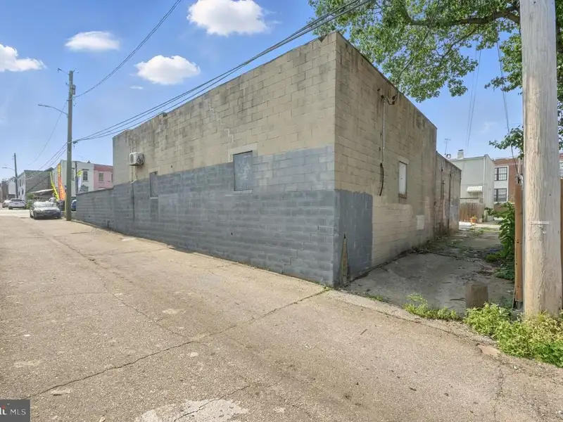 Established Auto Business and Commercial Property in Highlandtown with Turnkey Setup