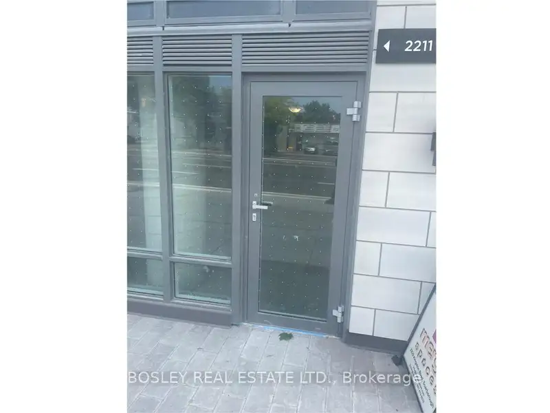 Lease 555 Sq Ft Commercial Condo in High-traffic Growing Area