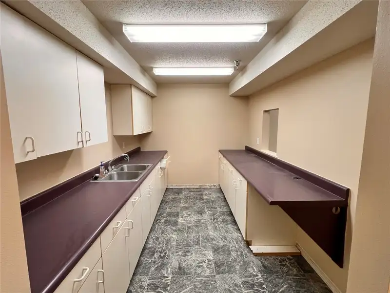 Versatile Medical Office Space with Helipad in Prime Location for Health & Wellness Professionals