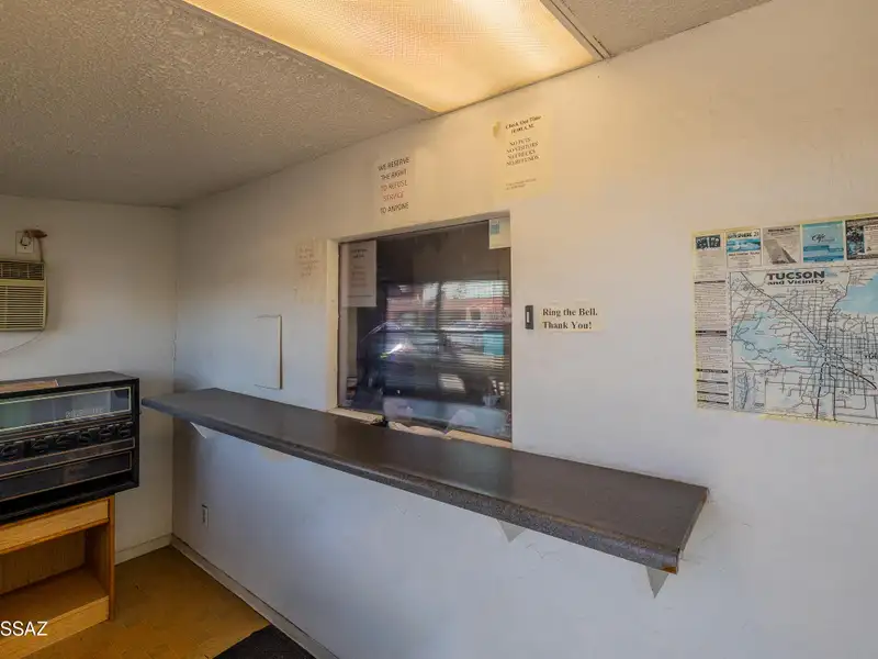 Well-maintained 18-unit Motel Near Tucson Airport with Rv Spaces and Ample Parking