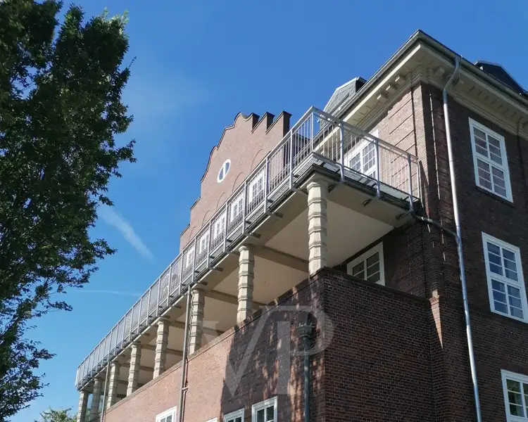 Investment Opportunity: Well-maintained Seminar Facility on 8,429 M² in Bad Pyrmont