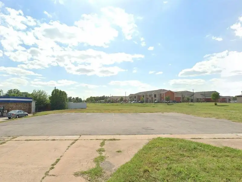 Vacant Commercial Lot in High-traffic Area of Wichita Falls, 11,021 Sq. Ft.