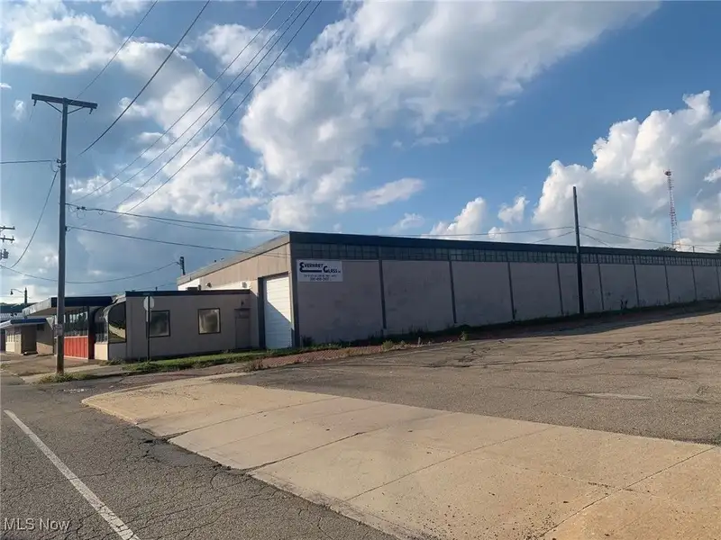 Versatile 11,600 Sf Warehouse with Office Space in Canton, Oh