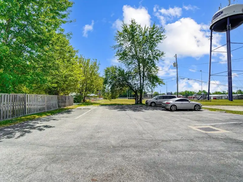 Standalone Commercial Building with Office Suite in Prime Hilliard Location