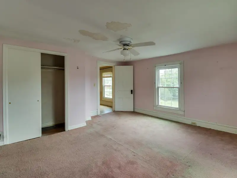 Versatile 6,724 Sqft Residential-commercial Property in Prime Location with Multiple Income Potential