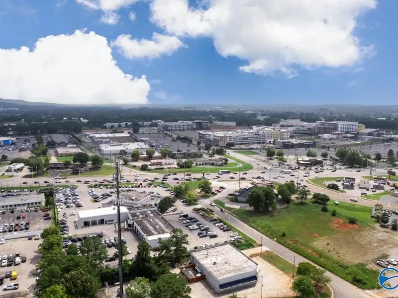 Commercial Property in Mid City Huntsville - Versatile Space with Kitchen and Offices