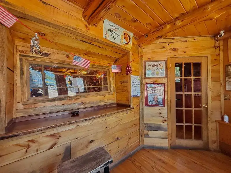 Turnkey Lodge-style Investment Opportunity in Berlin with Unique Interior and Bar