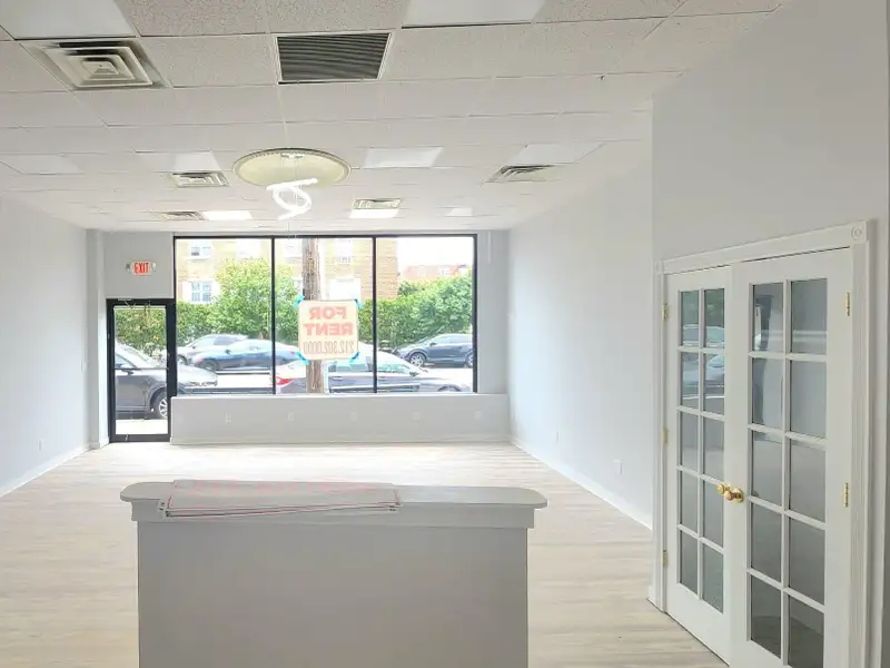 Retail Space with Glass Facade, 850 Sq Ft, Near Hillside Avenue and Lie