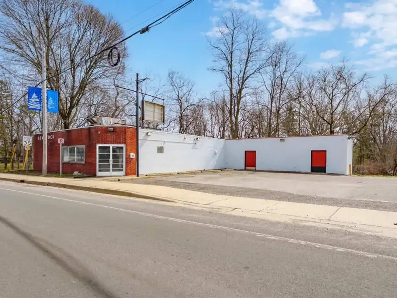 Versatile 3,240 Sf Commercial Building on E Michigan Ave with Kitchen Setup and Expansion Potential