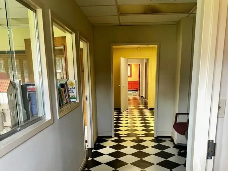 Office Building for Sale or Lease Near Port - 4100 Sq Ft with Conference Room and Parking