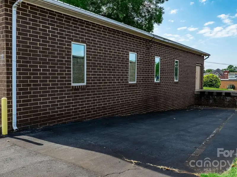 Prime Brick Office Building with Expansion Potential in Downtown Hickory