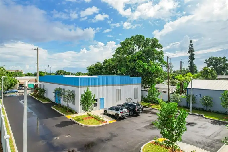 10,000 Sq Ft Warehouse Space for Lease in Pompano Beach, B-4 Commercial Zoning