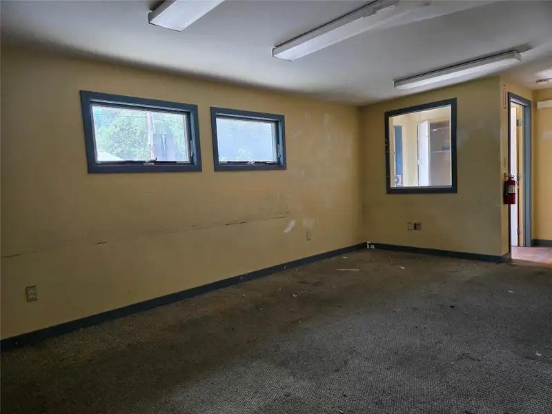 Free-standing Office Space with Multiple Offices and Ample Parking in Prime Location