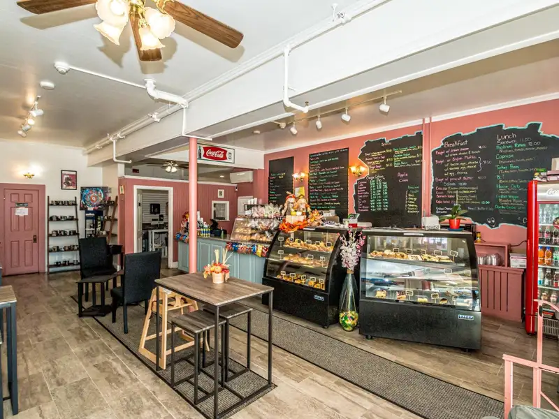 Established Coffee and Sweet Shop in Prime North Conway Village Location